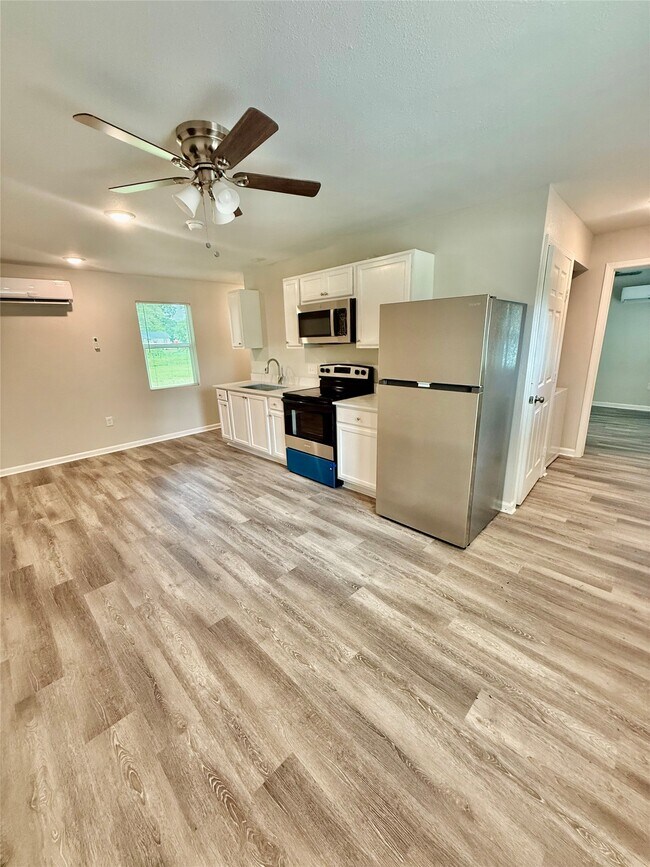 Photo - 324 W Main St