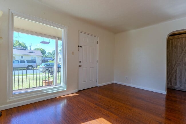 Photo - 2137 Raymond Ave