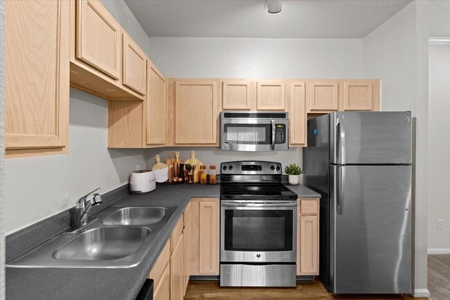 Photo - Stonepost Lakeside Apartment Homes