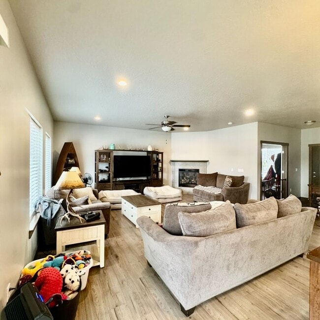 Photo - Beautiful 4 bedroom home