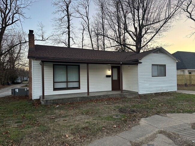 Photo - Available Now! 3-Bed, 1-Bath Home w/ Garage - Central Springdale, right next to Springdale High S...