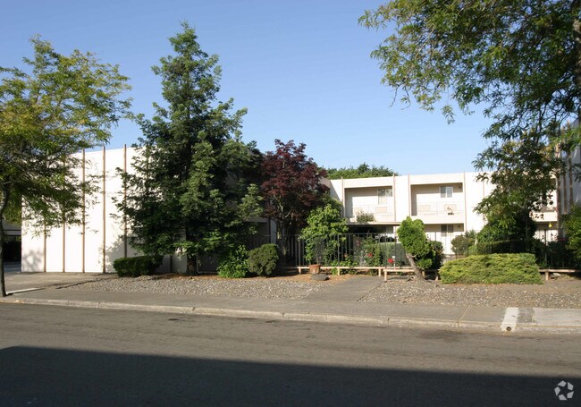 Kimberly Court Apartments - Kimberly Court Apartments