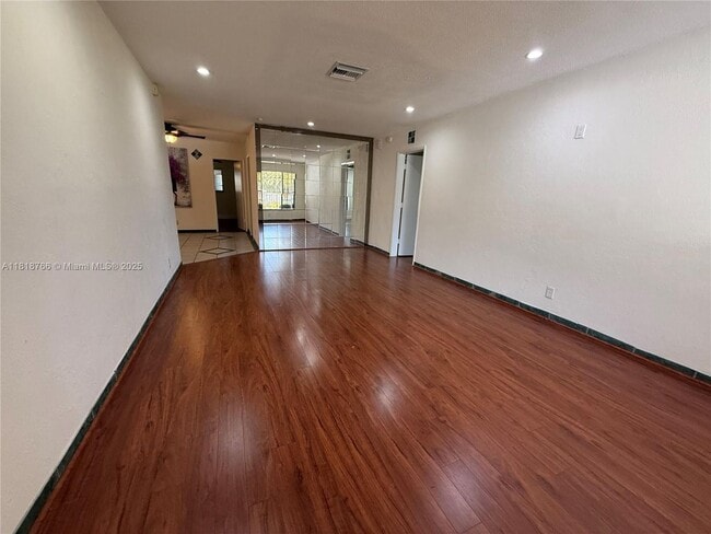 Photo - 1721 NE 48th Ct