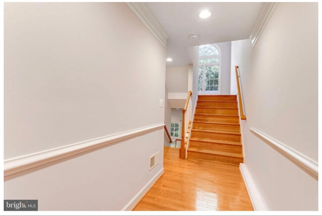 Photo - 213 Oak Knoll Terrace