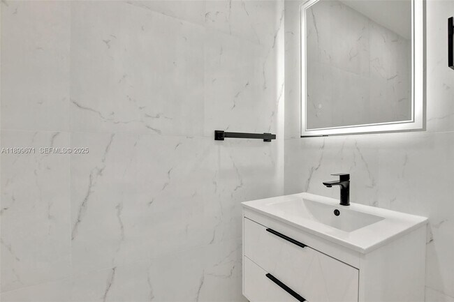 Photo - 9801 Collins Ave Unidad 15X