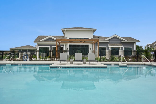 Seasons at Plainfield Resort Style Pool - Seasons at Plainfield