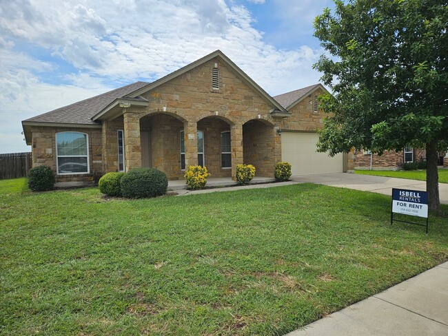 Building Photo - NEW IN MANAGEMENT - COMING SOON! Rental