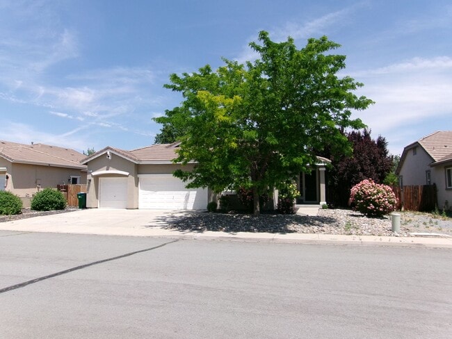 Building Photo - Beautiful 3bd, 2 bath, 3-car garage home in Sparks