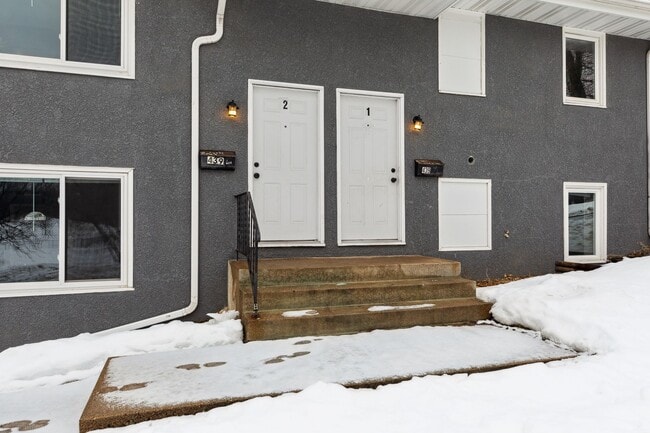 Photo - 439 Arlington Ave E