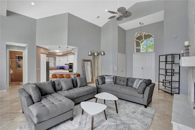 Photo - 1033 Brooks Ln