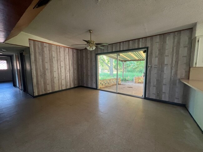 Photo - 1030 Louise Ln