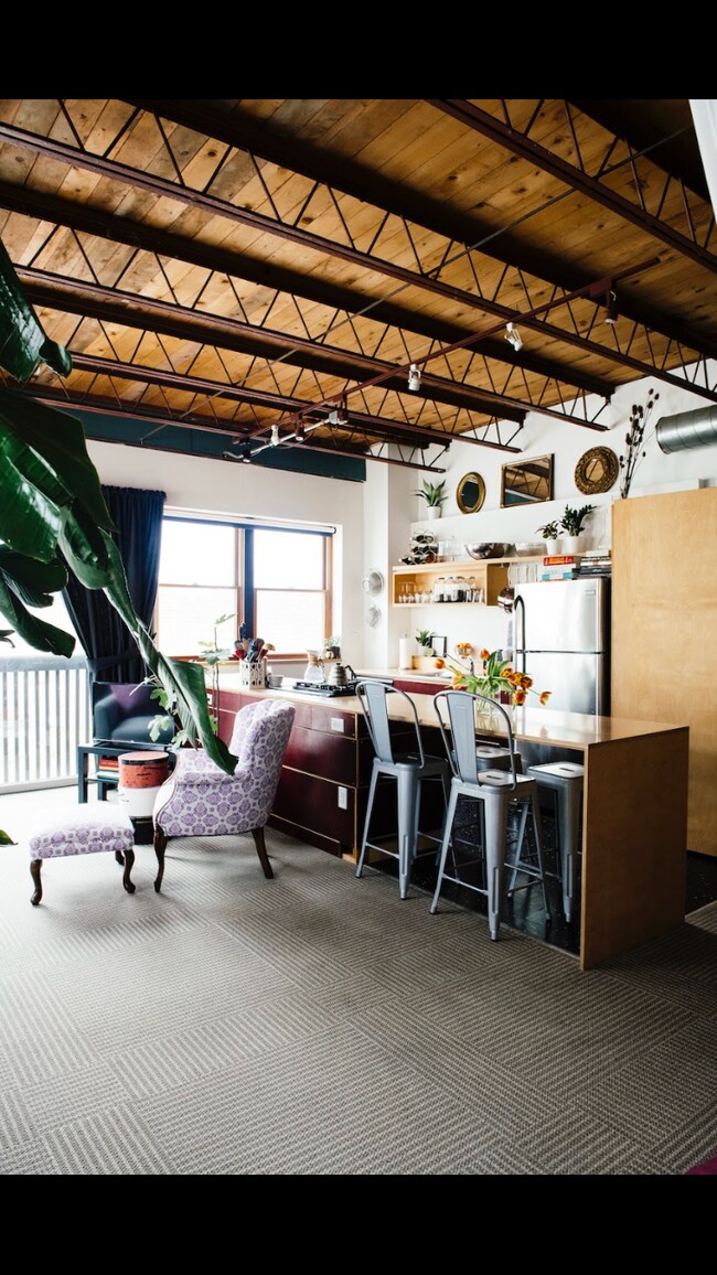 Photo - 918 N Main St