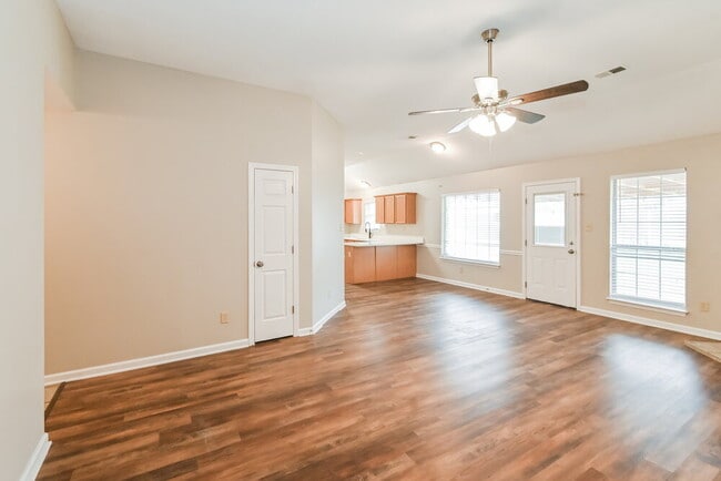 Photo - 180 Garden View Dr