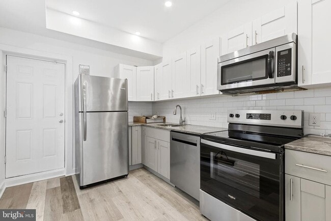 Photo - 2150 N Franklin St