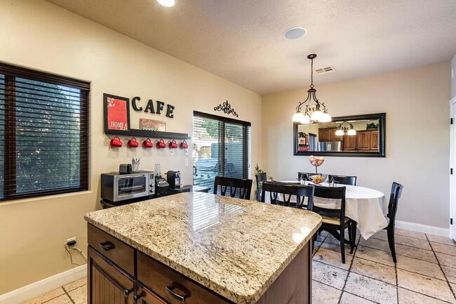 Photo - Spacious 3-Bed Townhouse Retreat in Southgate Townhomes Unidad 7