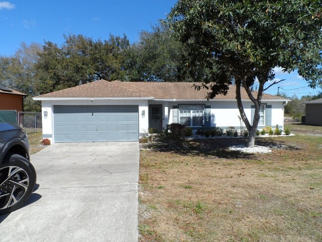 Building Photo - Nice Area 3/2/2 Call Direct Carole Arcaro 386-216-4900 Deltona Lakes Realty