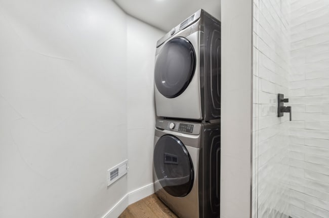 Photo - 1323 Kalamath St