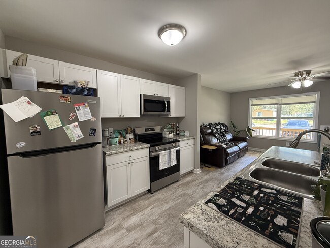 Photo - 305 Martin Cir