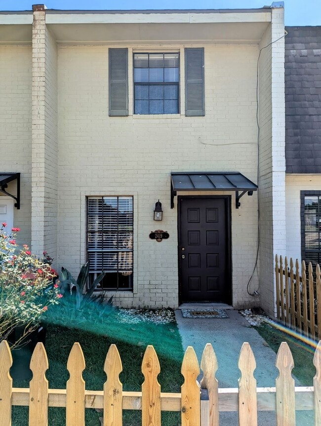 Building Photo - Updated Townhouse for rent in Lafayette!