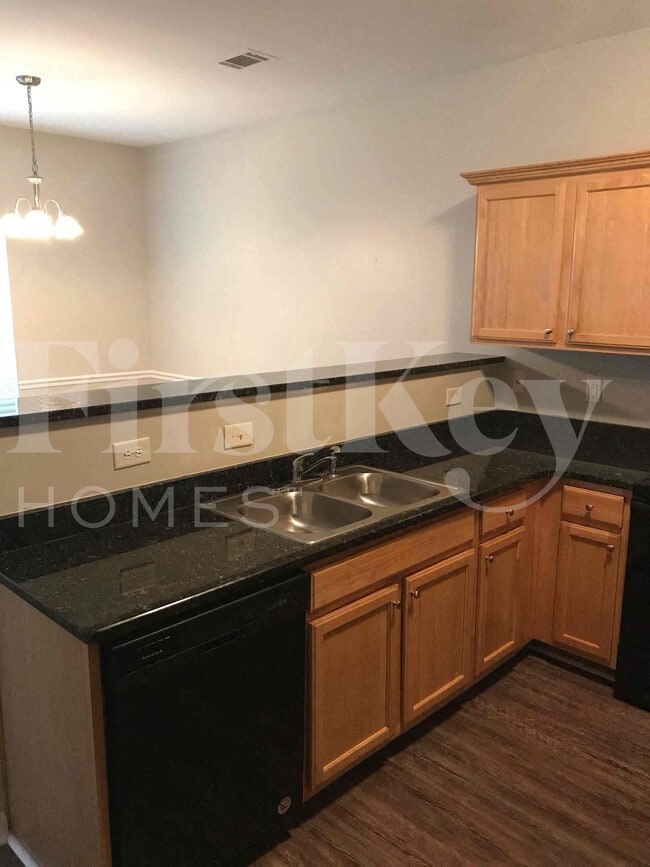 Photo - 5048 Pioneer Pkwy