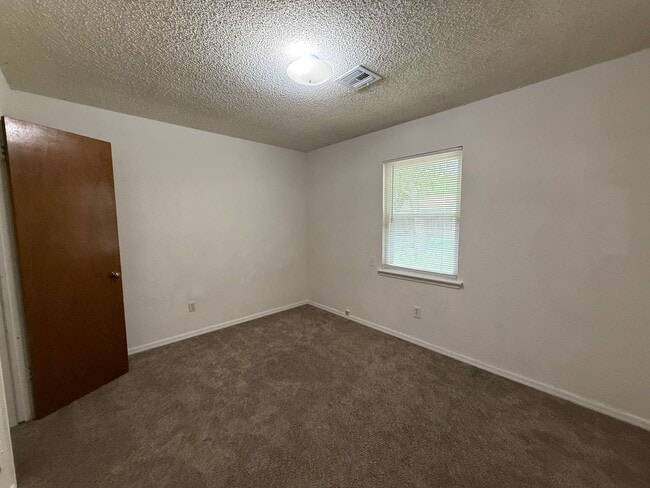 Photo - Three Bedroom, 2 Bath large Yard