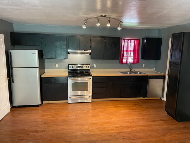 Photo - Cute 2006 Home!