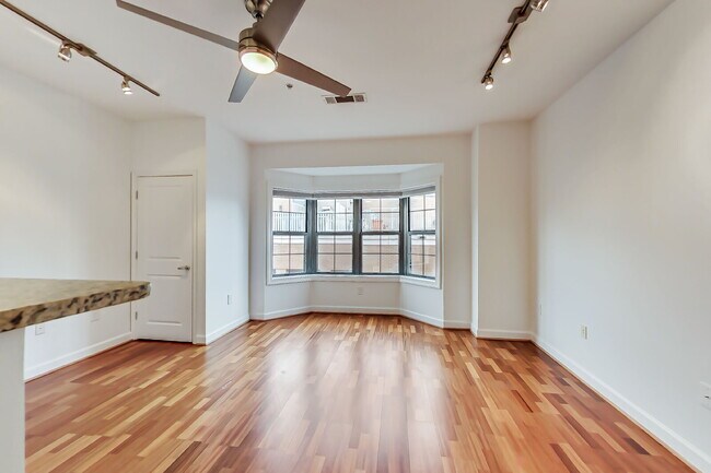Photo - Sunny top-floor studio! Unit 904 - 1