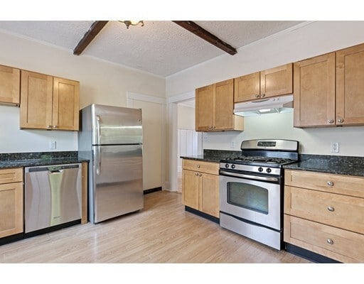 8 Greylock Rd Unit 2