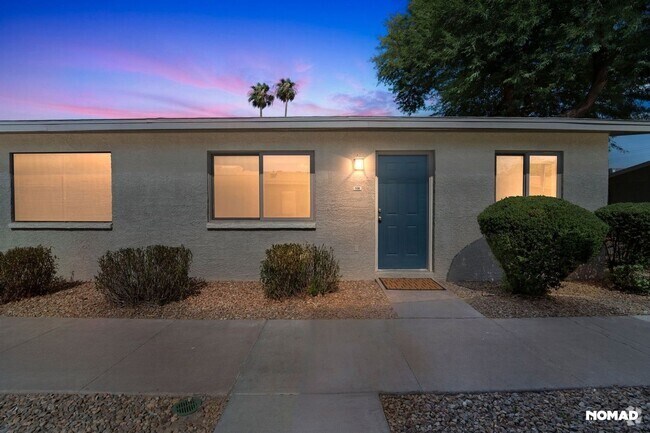 Building Photo - Charming 2BR Condo in Phoenix