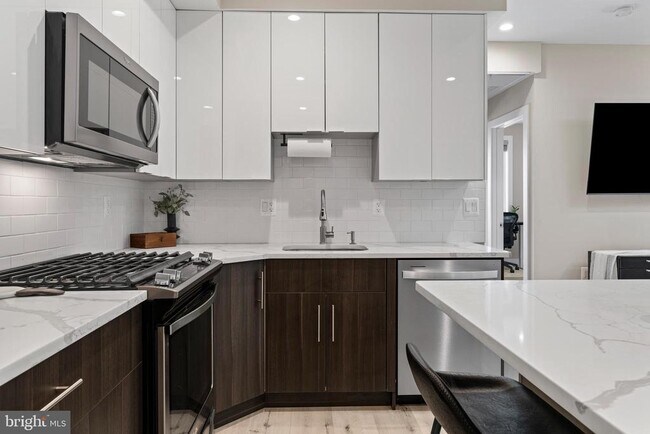 Photo - 818 Kennedy St NW Unidad 9