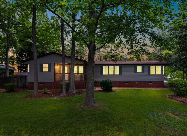 Building Photo - 120 Stepaside Ln