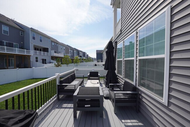 10909 Meridian Hill Way
