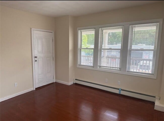 Building Photo - 707 Douglas Ave Unit 2