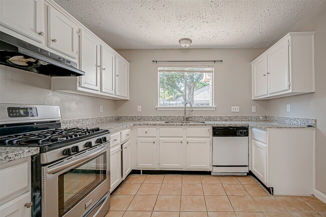 Photo - 7111 Village Lake Dr