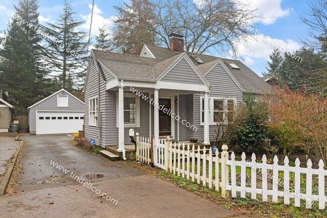 Photo - Pet Friendly Cape Cod in Multnomah Village!