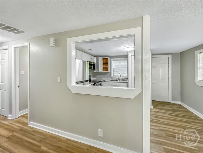 Photo - 815 E Waldburg St