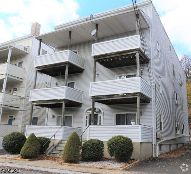 Building Photo - 24 Orchard St Unit D Rental