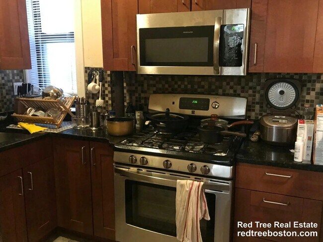11 Peterborough St Unit 6