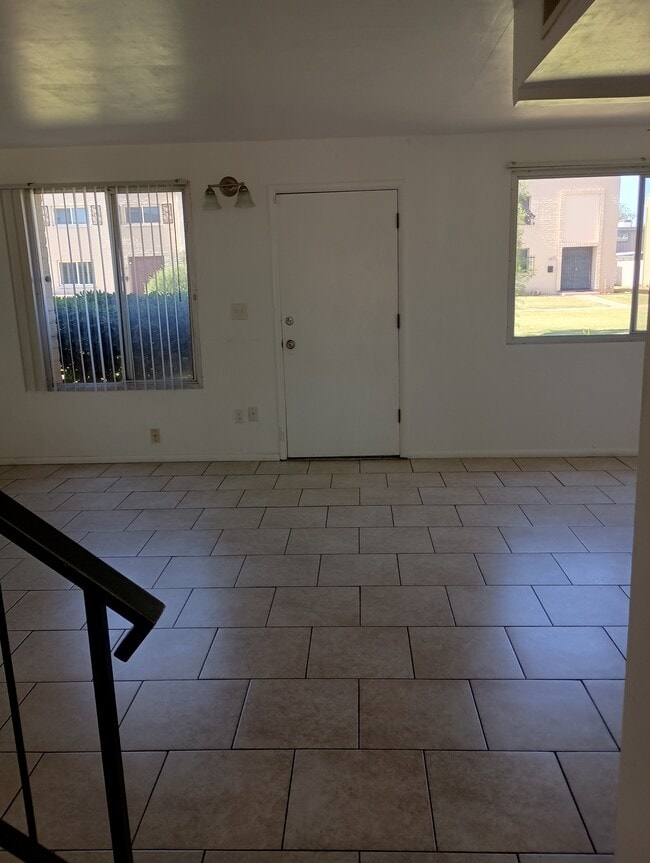 Photo - 2046 W Hazelwood Pky
