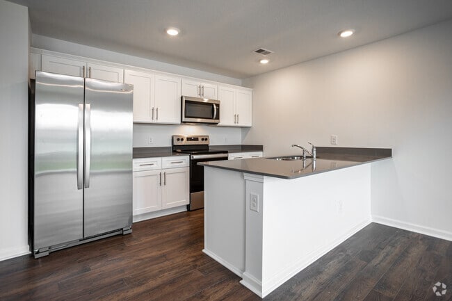4BR, 2.5BA - 1,554SF - Kitchen - Martin Square