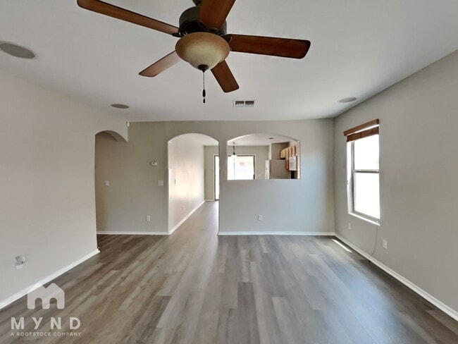 Photo - 836 W Burkhalter Dr