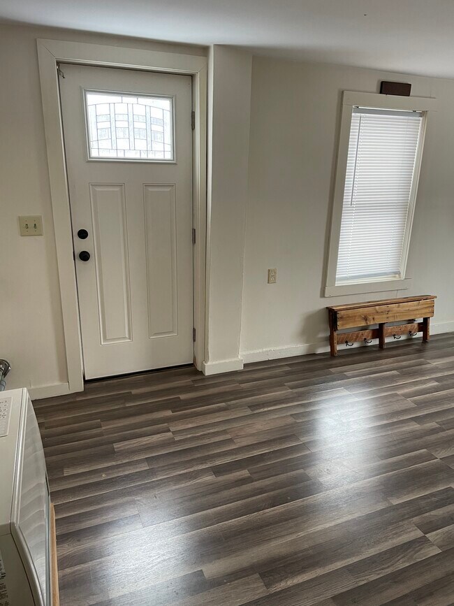 Livingroom - 39 Pine St Unit 3