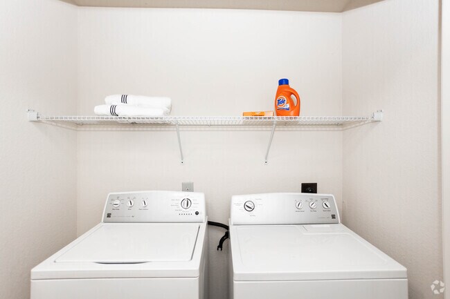 2HAB, 2BA - 900 ft² - The Grove at Slippery Rock