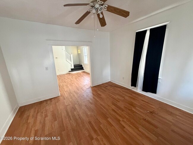 Photo - 202 William St