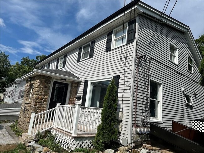 Photo - 107 Earl St