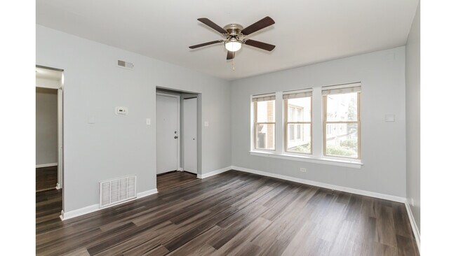 Photo - 4506 W Fullerton Ave Unidad 2