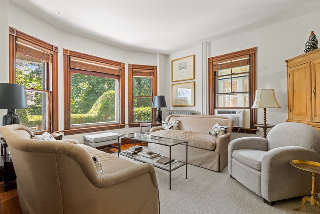 Photo - 14 Greenough Pl