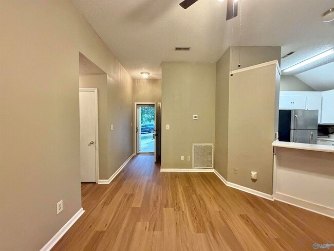 Photo - 105 Sugarwood Ct