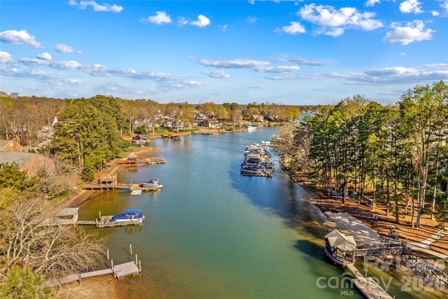 Building Photo - 19843 Henderson Rd Unit L