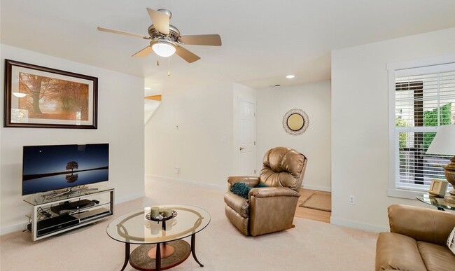 Photo - Snoqualmie home for rent - 3 bed, 2.5 bath, spacious loft.